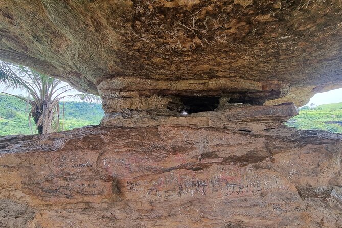Aburi Botanic Gardens, Boti Falls,Umbrella Rock & Cocoa Farm Tour - Boti Falls and the 250 steps