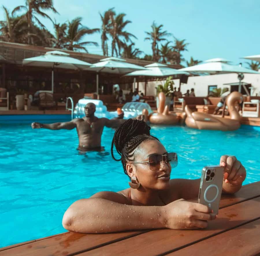Accra Beachfront Experience: Sun Sand Calm & Lunch - Lunch by the pool and one complimentary cocktail