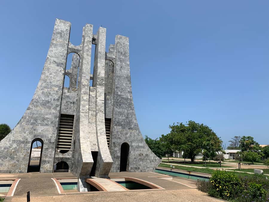 Accra: City Highlights Half-day Guided Tour with Transfers - Ghanaian Arts and Crafts: Good Shopping With a Firm Sales Pitch