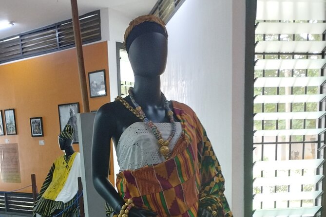 Accra City Tour Experience - Local art at the Centre for National Culture