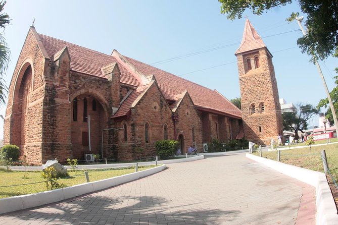 Accra City Tour With Drumming & Dancing Lessons - Drums, dance, and shopping at the Centre for National Culture