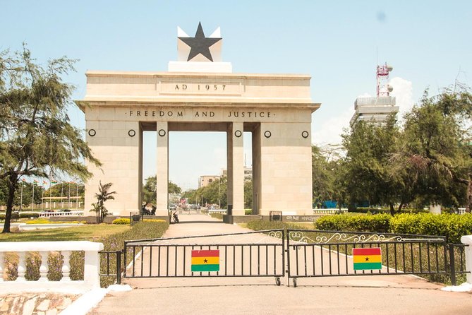 Accra City Tour With Drumming & Dancing Lessons - Black Star Gate and the monuments of national memory