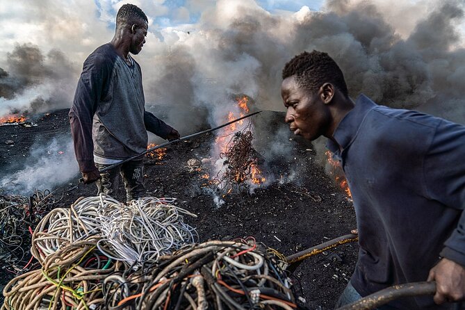 Accra E-waste and Recycling experience in Agbogbloshie - Entering Agbogbloshie and seeing the recycling process