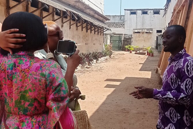 Accra Explored: A Full-Day Private City Tour for Culture Seekers - Shopping for crafts at the Centre for National Culture