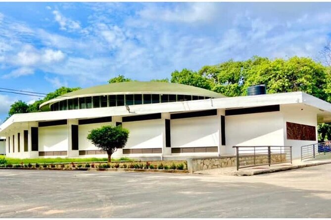 Accra Guided City Tour Experience - The National Museum of Ghana brings the day together