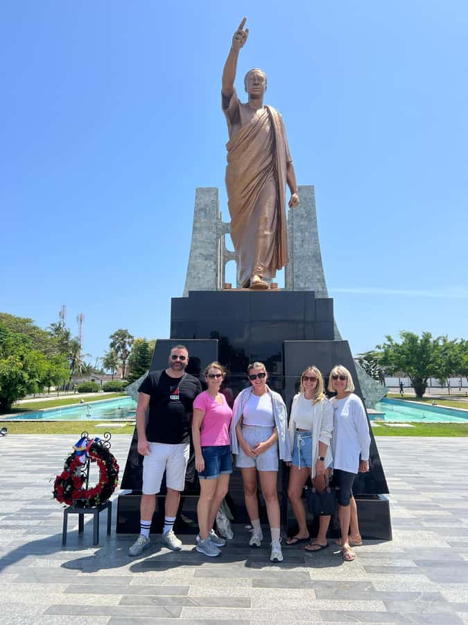 Accra: Guided City Tour with Lunch - Lunch at an African restaurant