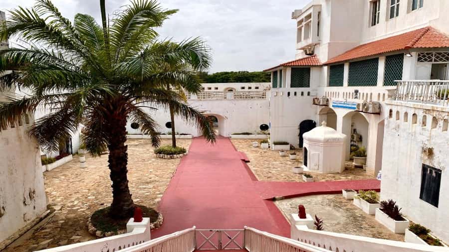 Accra: Guided City Tour with Snacks, Free eBook & Souvenir - The National Museum of Ghana