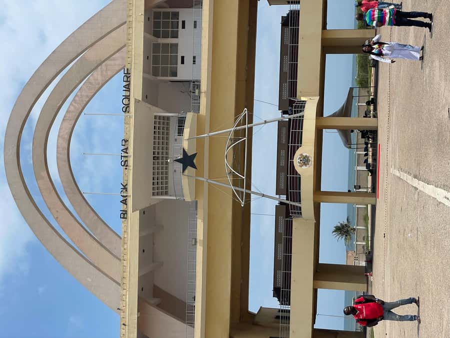 Accra: Half Day Accra City Tour - Makola Market: Accra at Full Volume