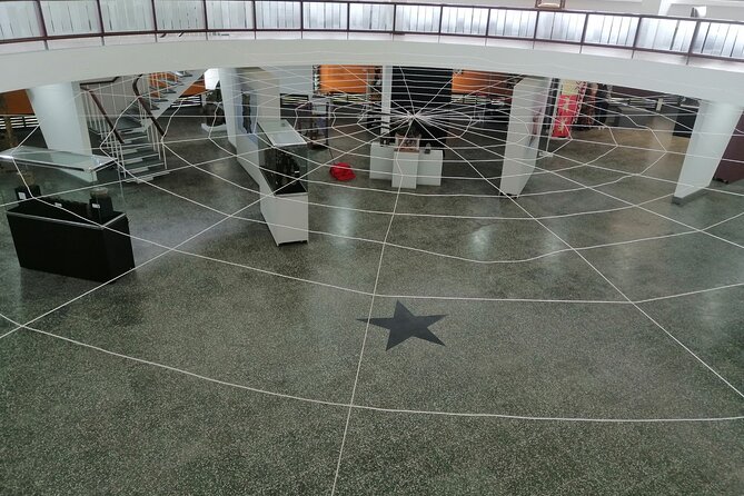 Accra Slave Castle and City Private Tour with Pick up - Centre for National Culture: shopping with a negotiator