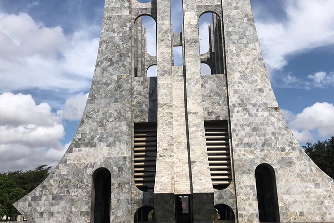 Easytourgh (Accra Tour) - Independence Square and Ghana’s national story