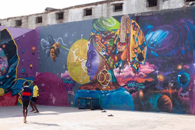 Explore Accra - Jamestown by vehicle, with a look toward old Accra