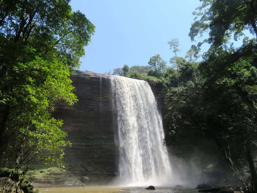 From Accra: Boti Falls Guided Day Trip with Entry and Snacks - Entering the Huhunya forest