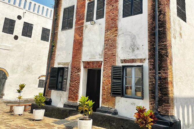 Historical tour in Cape Coast Ghana - Lunch, drinks, and the real value of $200