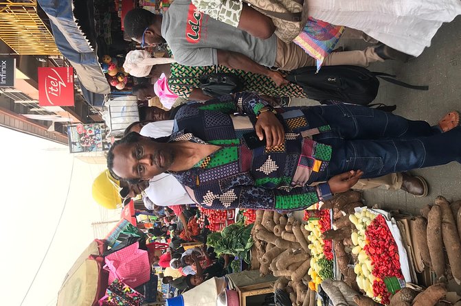 Kejetia Market Tour and Traditional Food Cooking Class. - Entering Kejetia Market with a clear shopping job