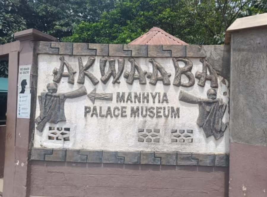 Kumasi: Manhyia Palace and Museum Guided Tour - Inside the Manhyia Palace Museum