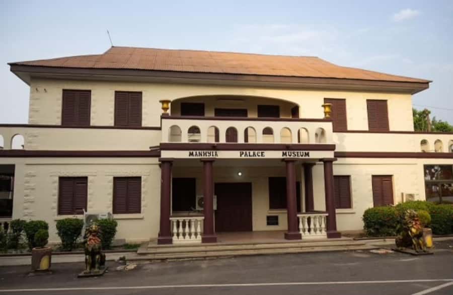 Kumasi: Manhyia Palace and Museum Guided Tour - Entering the 1925 Palace Grounds