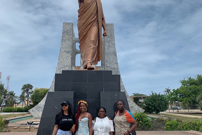 Private City Tour in Accra with Hotel Pickup and Lunch - Independence Square: A quick stop with national meaning