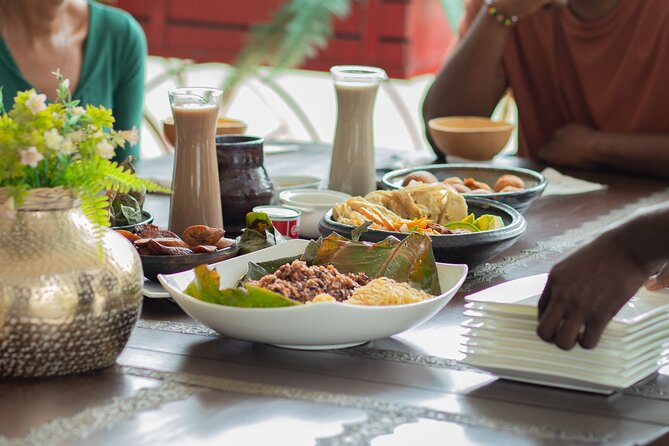 Private Full-Day Ghanaian Delicacy and Dessert Tour in Accra - Makola Market turns ingredients into a lesson